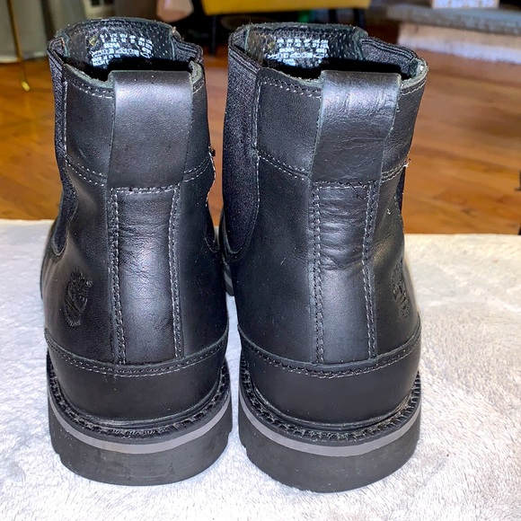 Timberland 9- black leather pull on boots